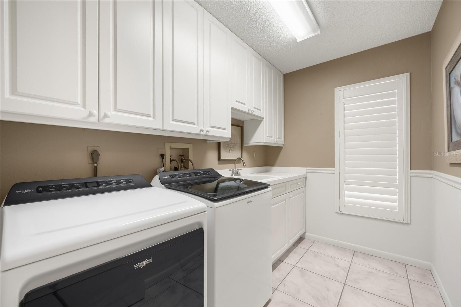 COUNTRY PLACE - Residential