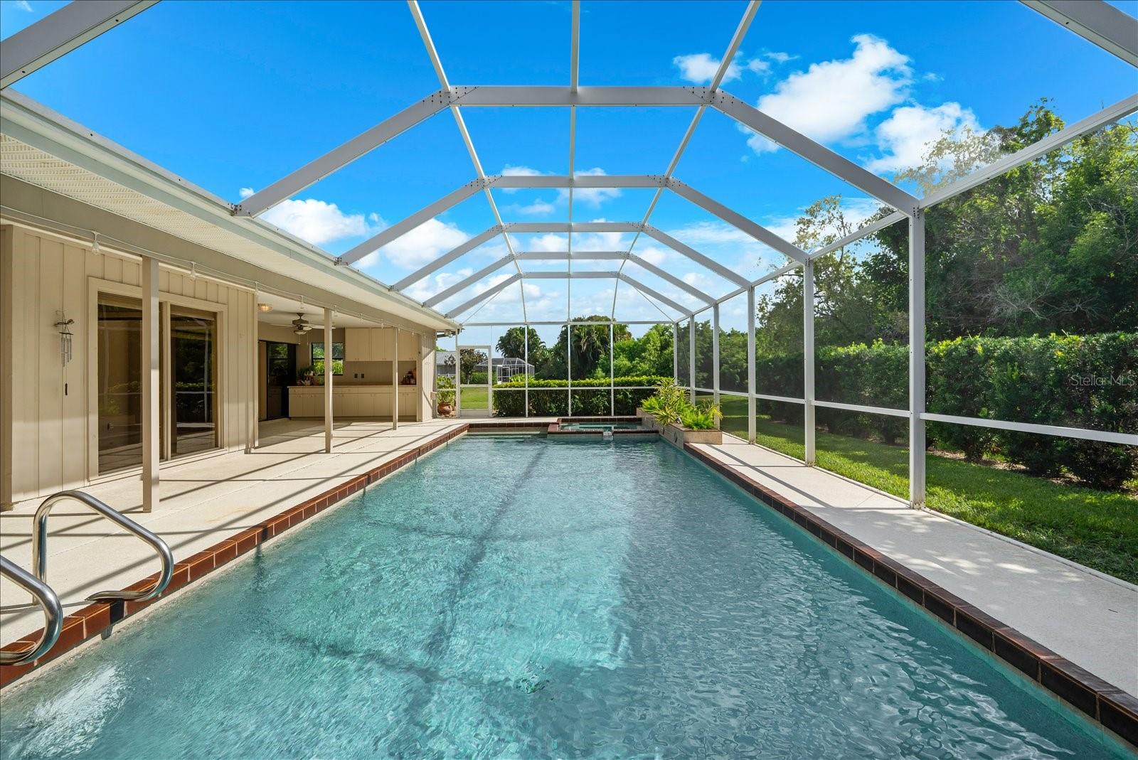 COUNTRY PLACE - Residential