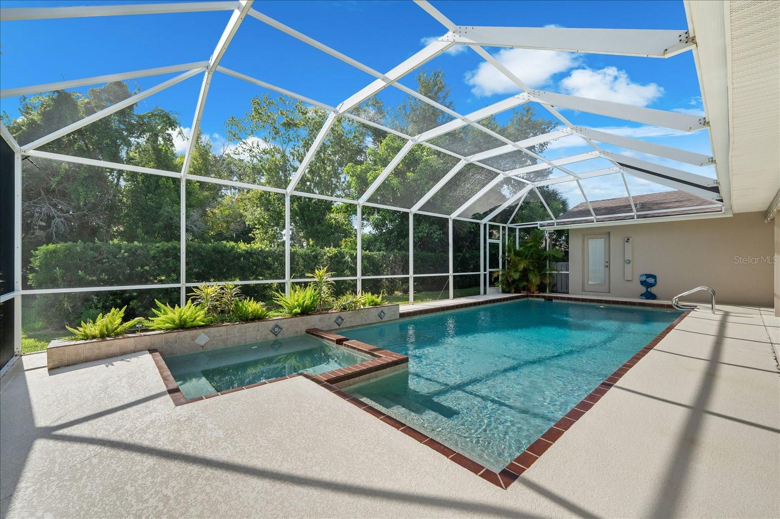 COUNTRY PLACE - Residential