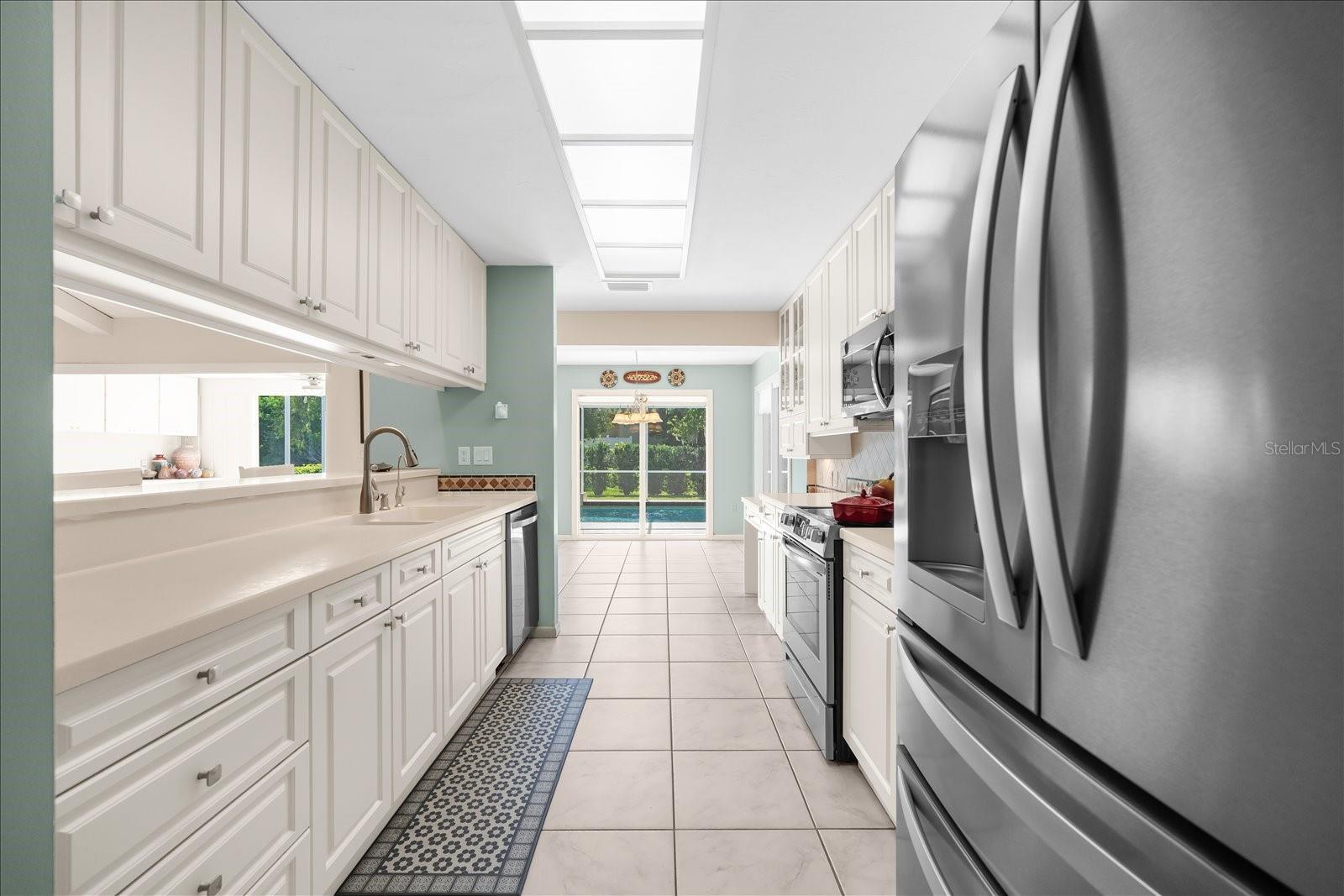 COUNTRY PLACE - Residential
