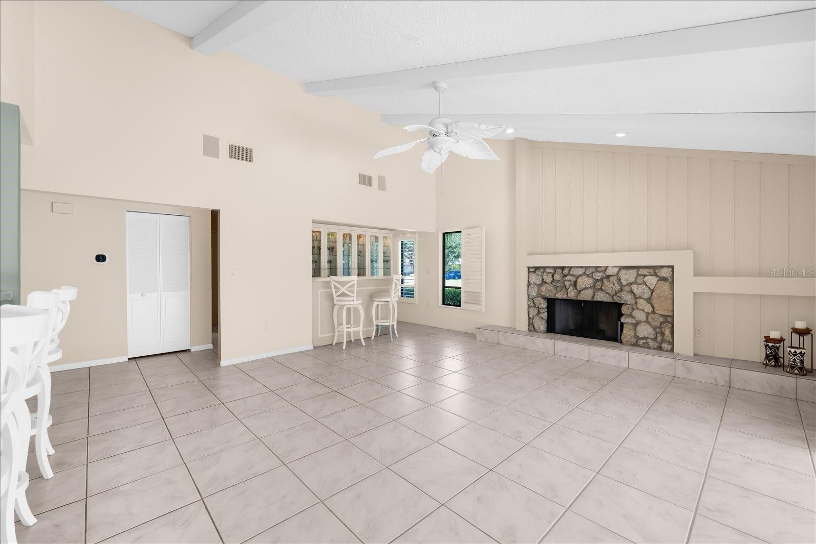 COUNTRY PLACE - Residential
