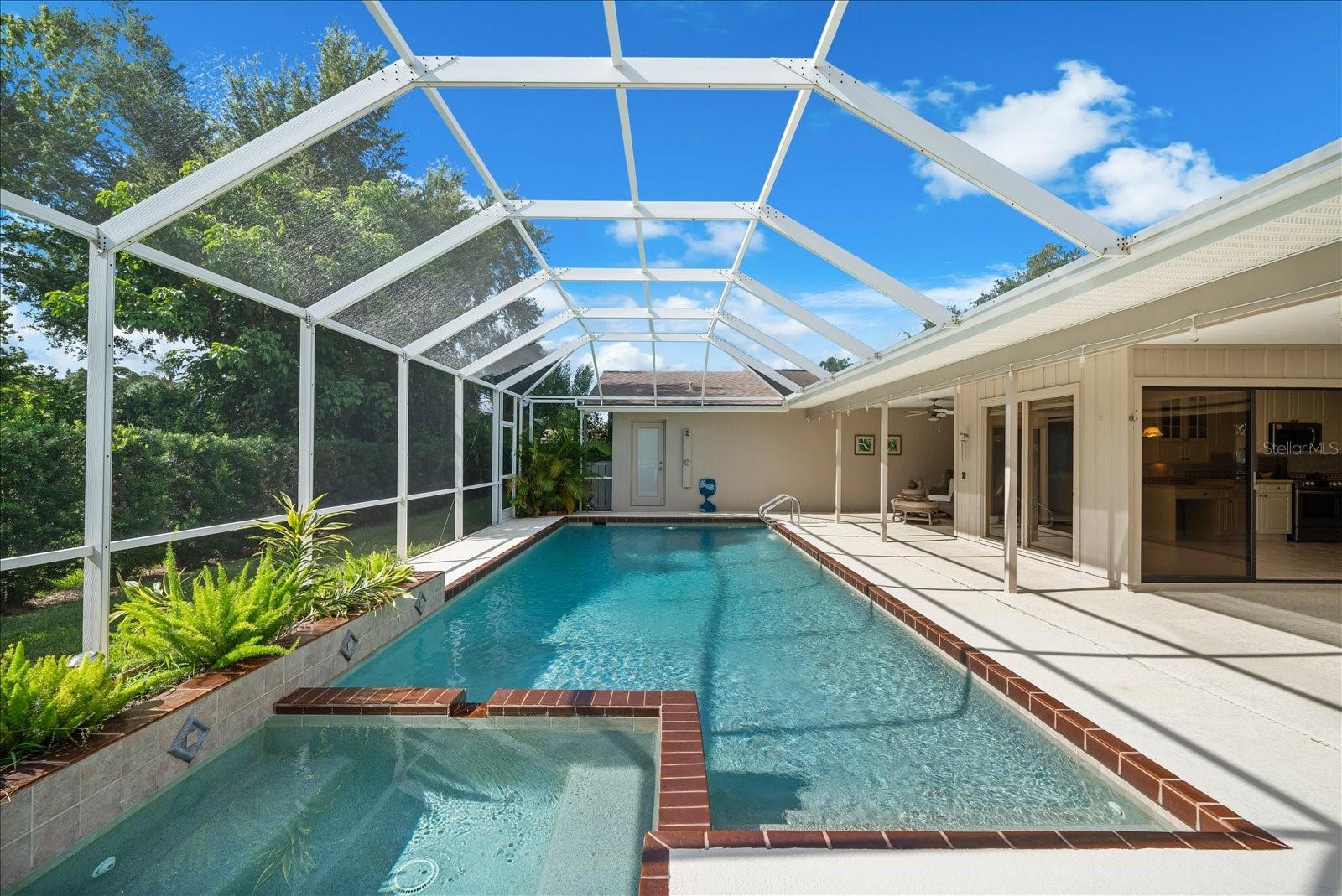 COUNTRY PLACE - Residential