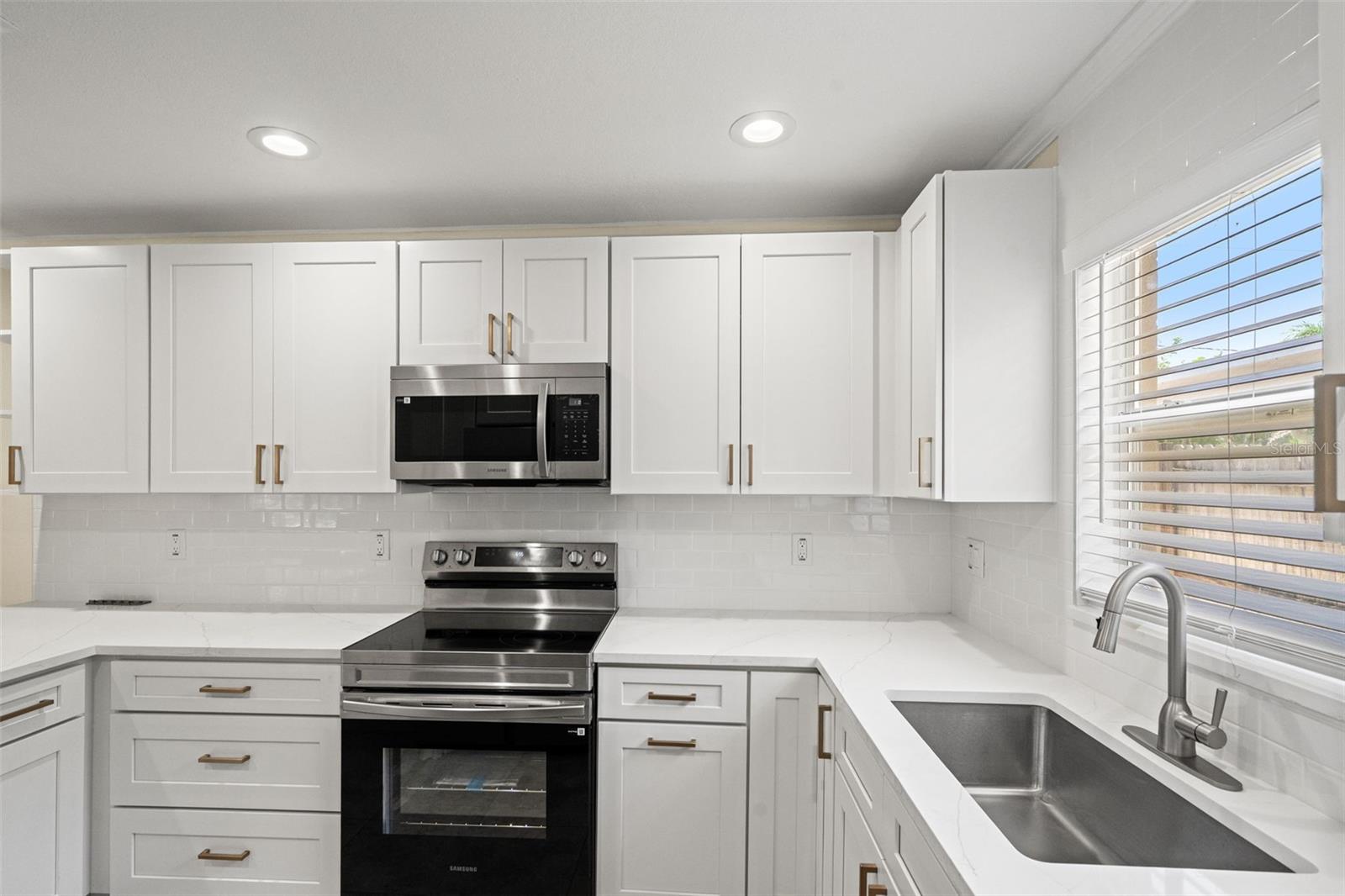 SHORE ACRES OVERLOOK SEC - Residential