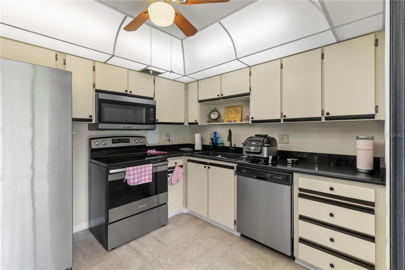 INDIGO POINT CONDO PH 01 - Residential