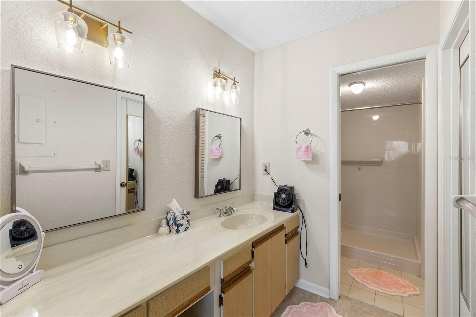 INDIGO POINT CONDO PH 01 - Residential