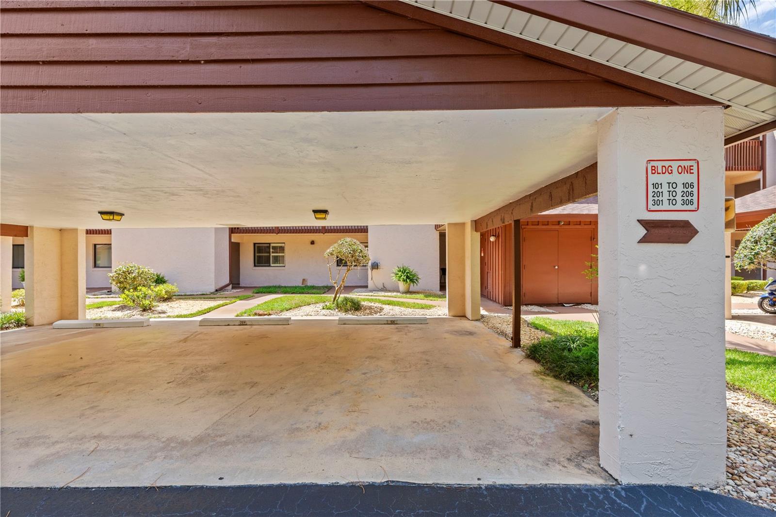INDIGO POINT CONDO PH 01 - Residential