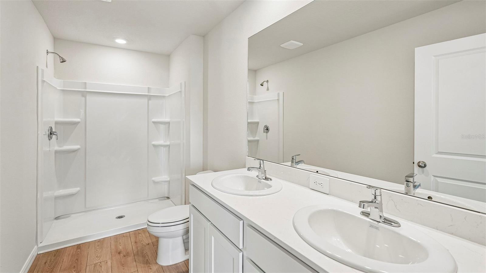 OAKFIELD LAKES - Residential