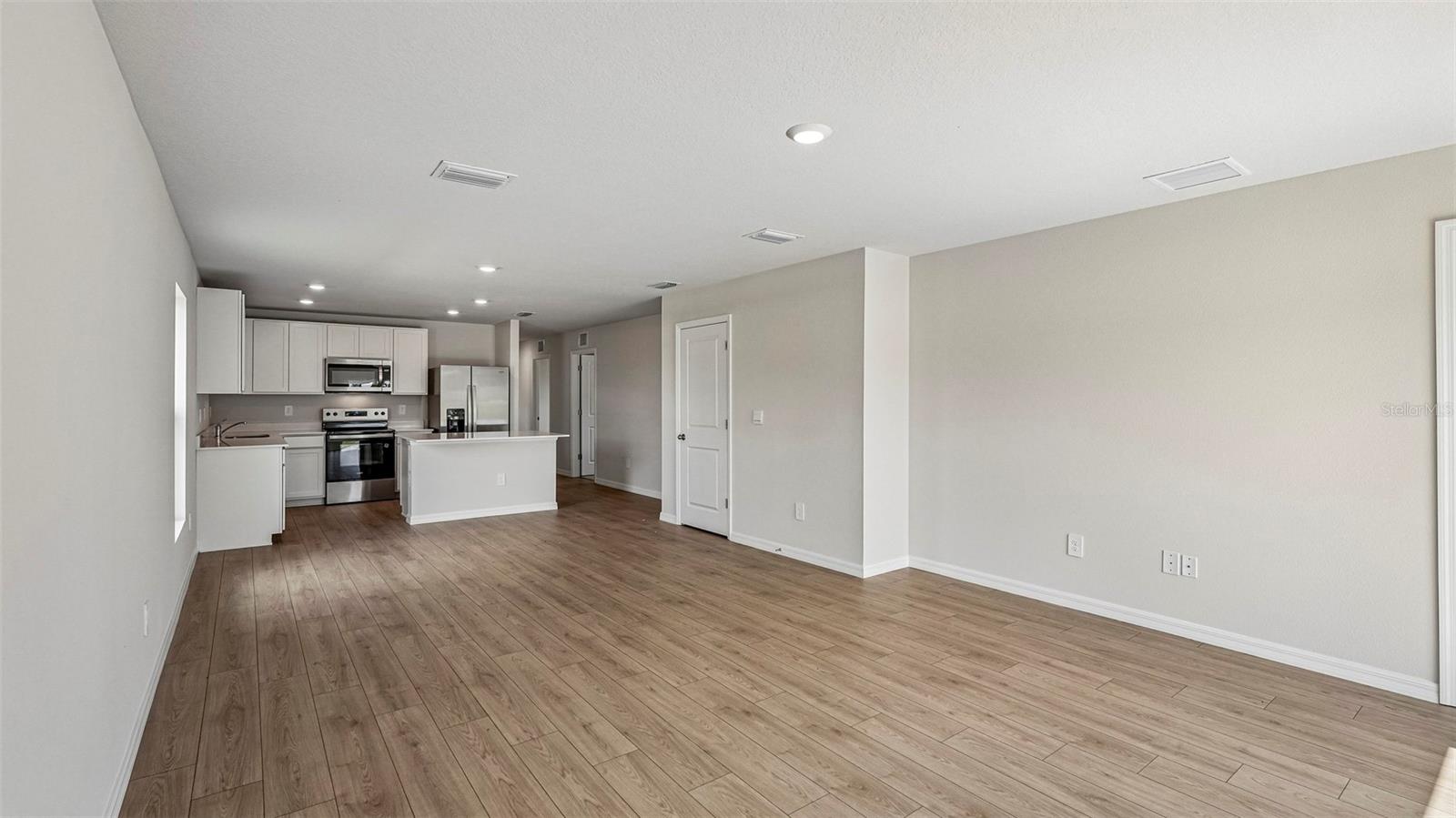 OAKFIELD LAKES - Residential