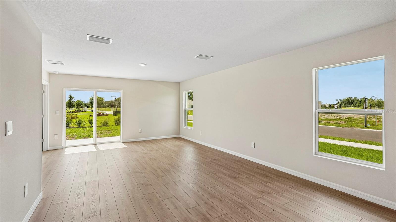 OAKFIELD LAKES - Residential
