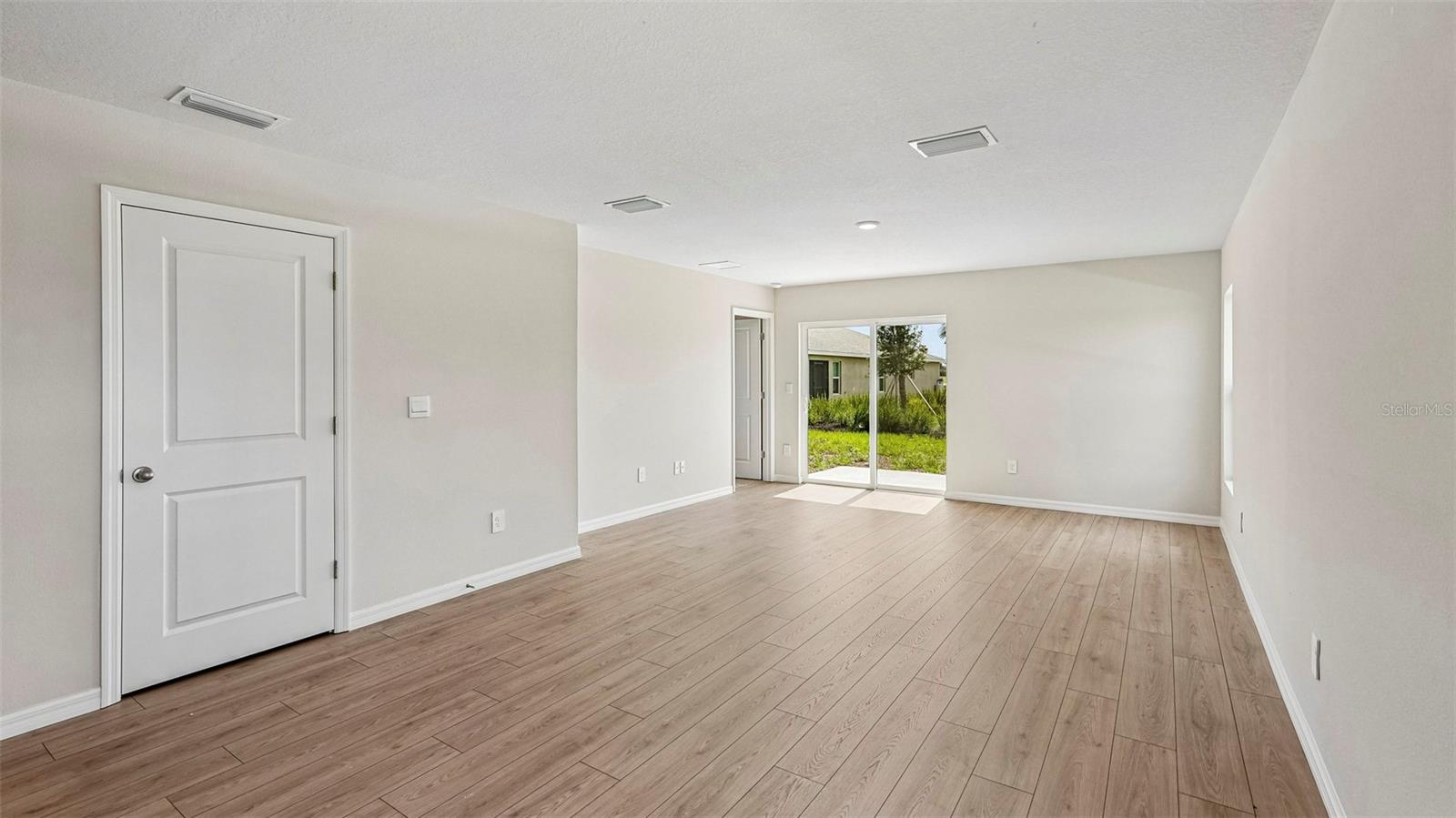 OAKFIELD LAKES - Residential