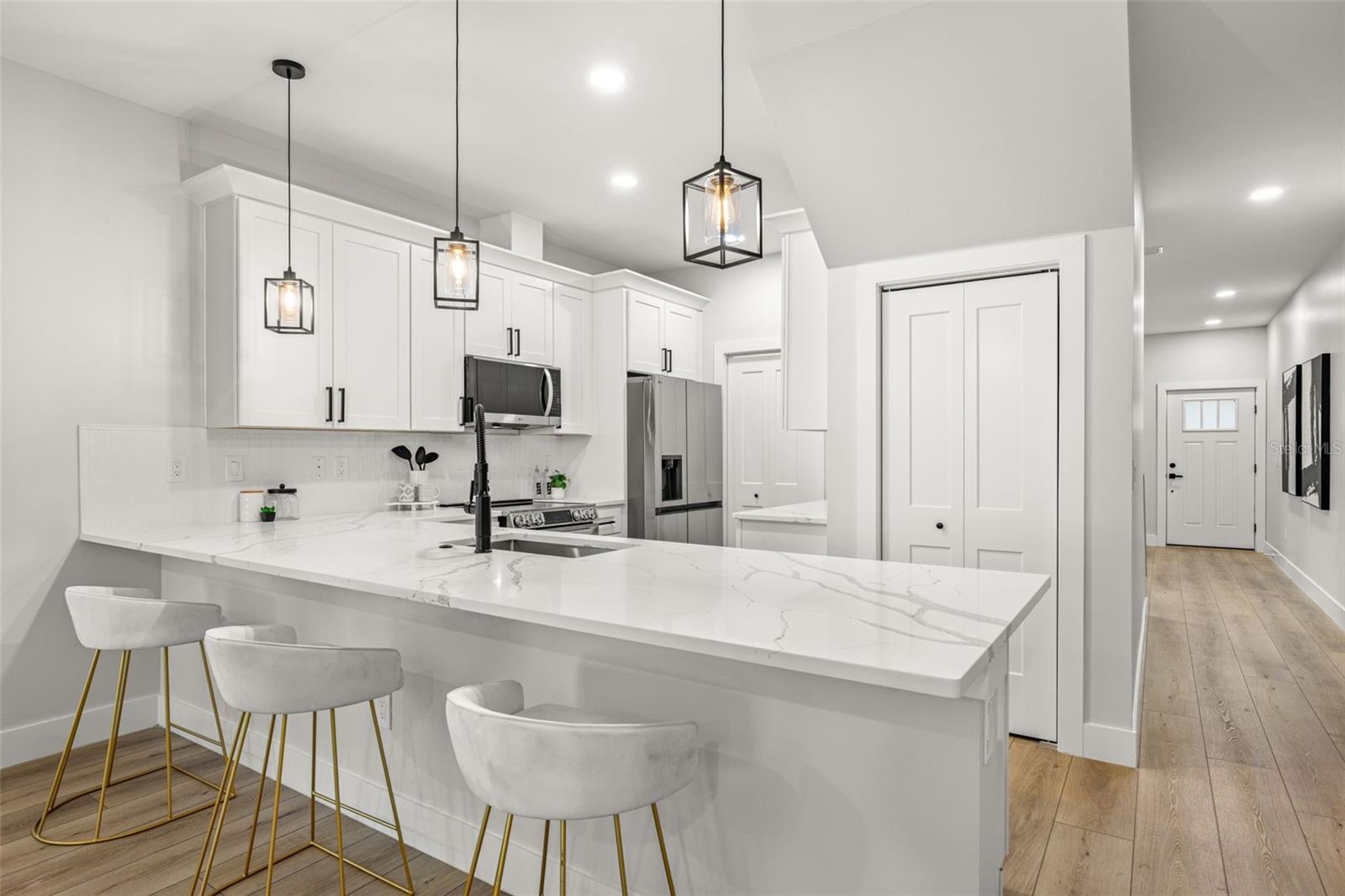 WESTSHORE PALMS - Residential Income
