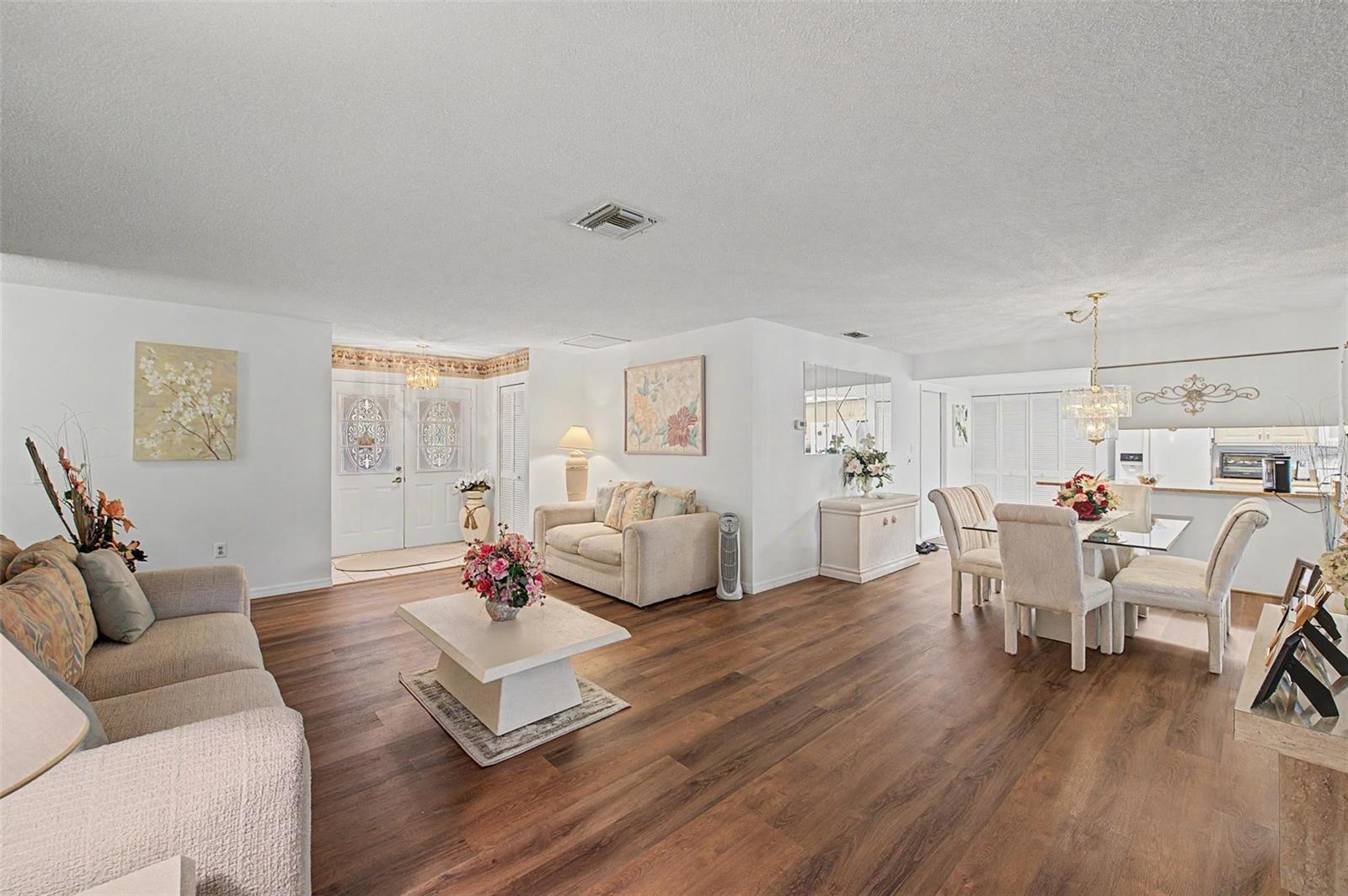 HERITAGE LAKE - Residential