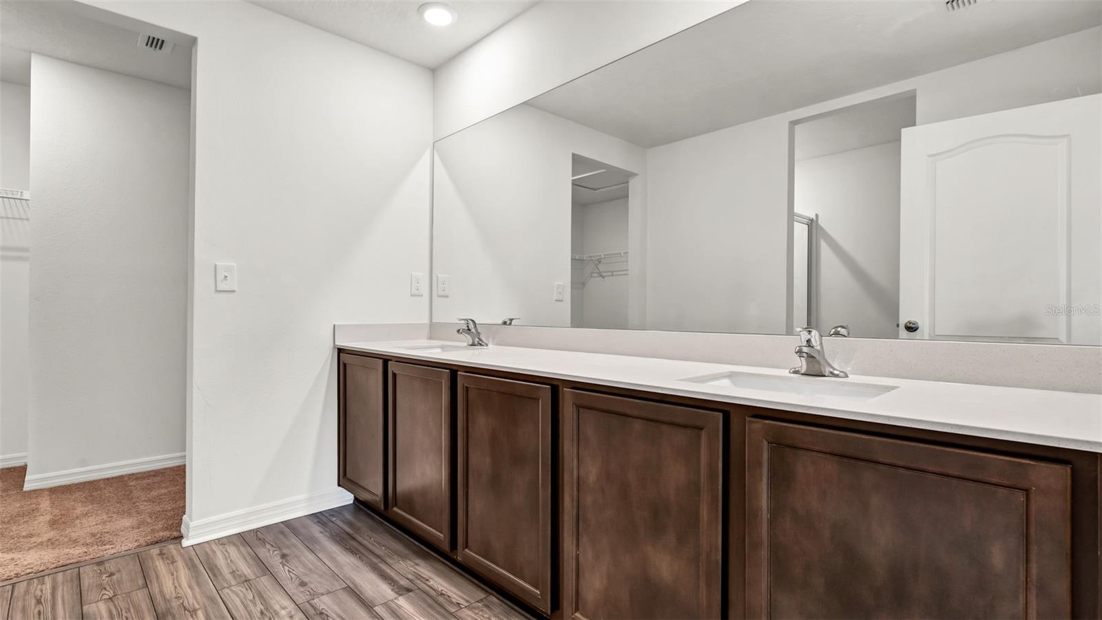 MADISON VILLAGE TWNHMS - Residential Lease