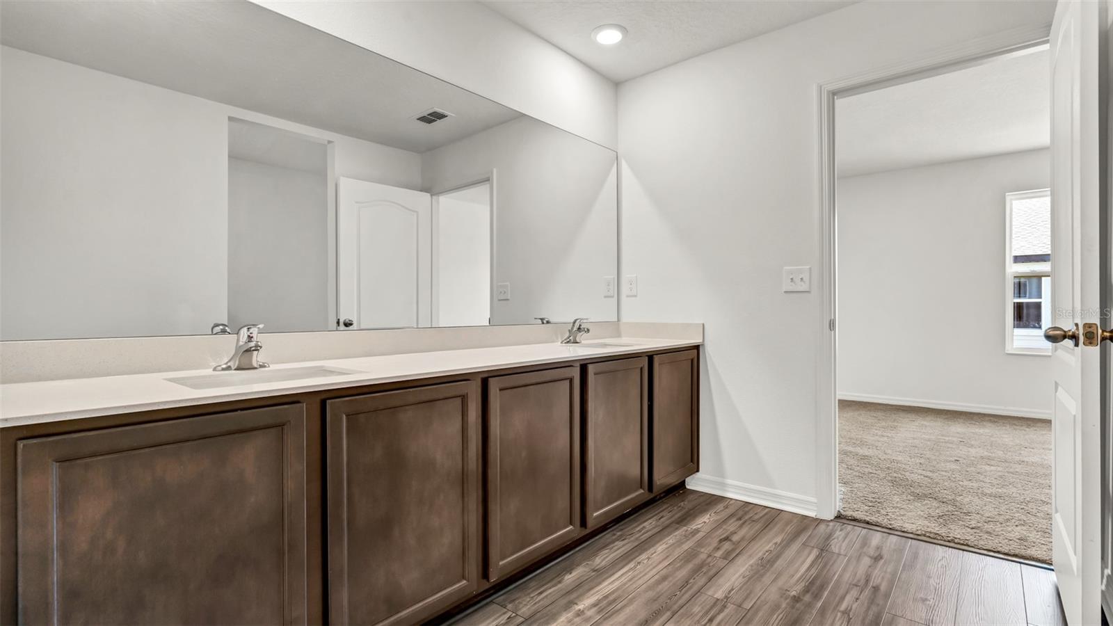 MADISON VILLAGE TWNHMS - Residential Lease