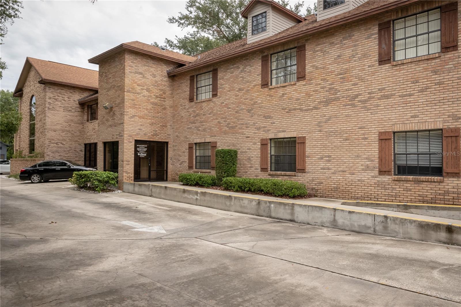 Located in Historic Downtown Kissimmee, this two-story building has ample parking and is in a PRIME LOCATION for an Owner/Operator interested in setting up near the Osceola County Courthouse, Kissimmee City Hall, and other walkable locations. Within one mile of Osceola Regional Hospital, the SunRail station, City and County buildings, and various retail shops, the subject property is easily accessible by commuters, residents, and businesses. Two blocks away from the Courthouse with great frontage on Emmett Street and easily accessible from US Hwy 192, this property is ideally suited for office space. Currently, there are two single offices available for lease on the second floor.