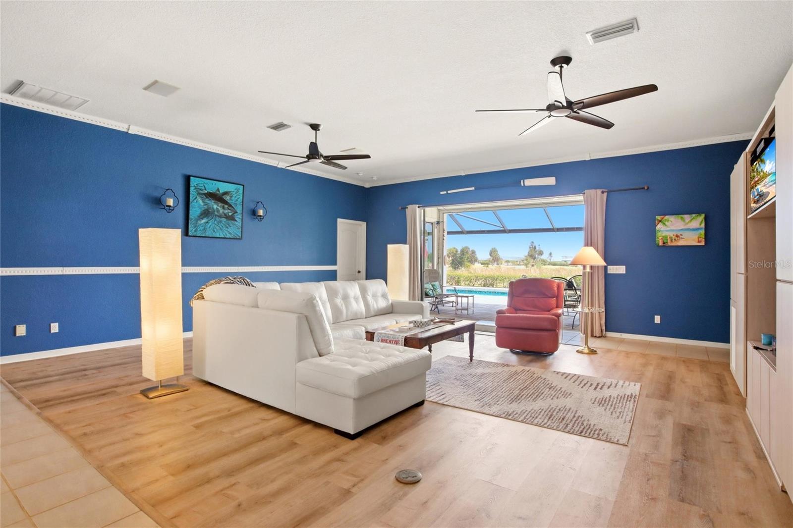 CASA DE MEADOWS - Residential