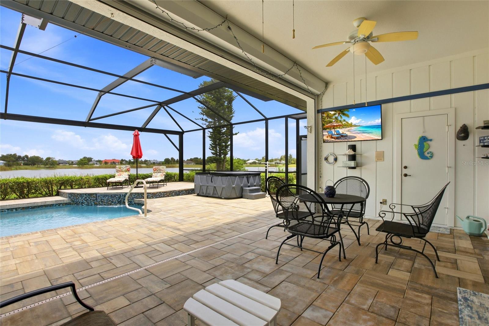 CASA DE MEADOWS - Residential
