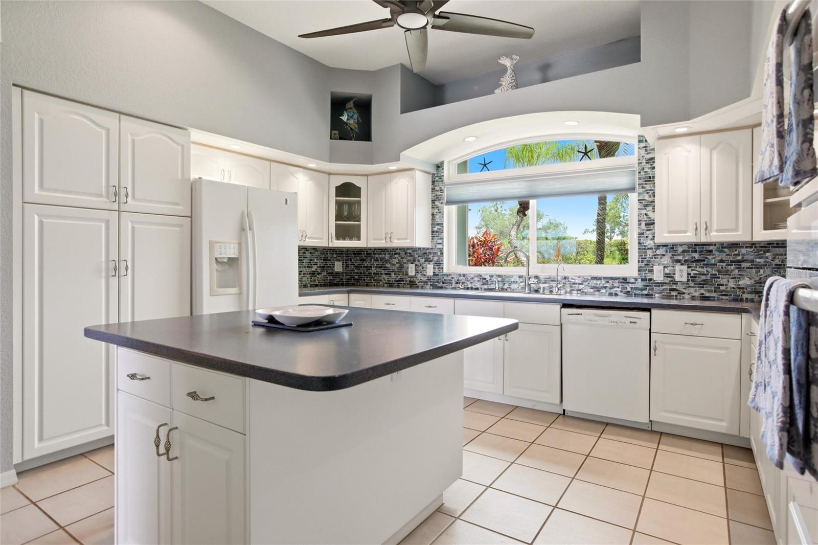 CASA DE MEADOWS - Residential
