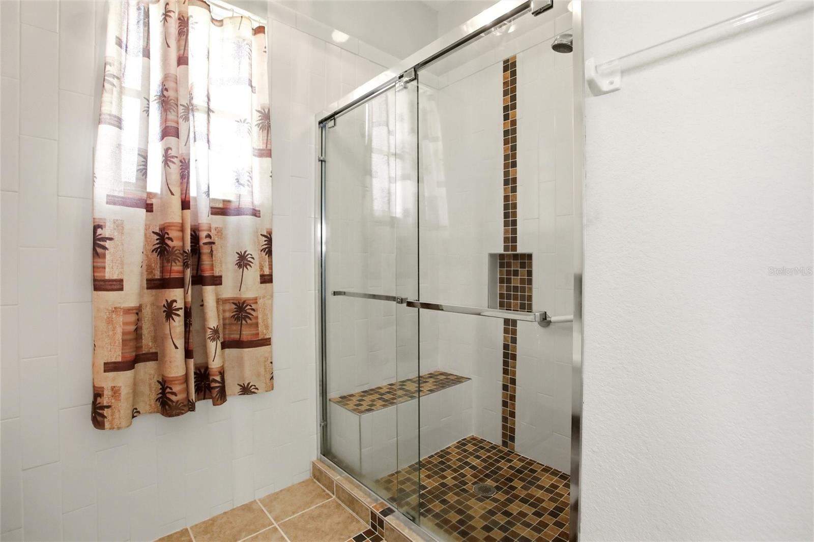 CASA DE MEADOWS - Residential