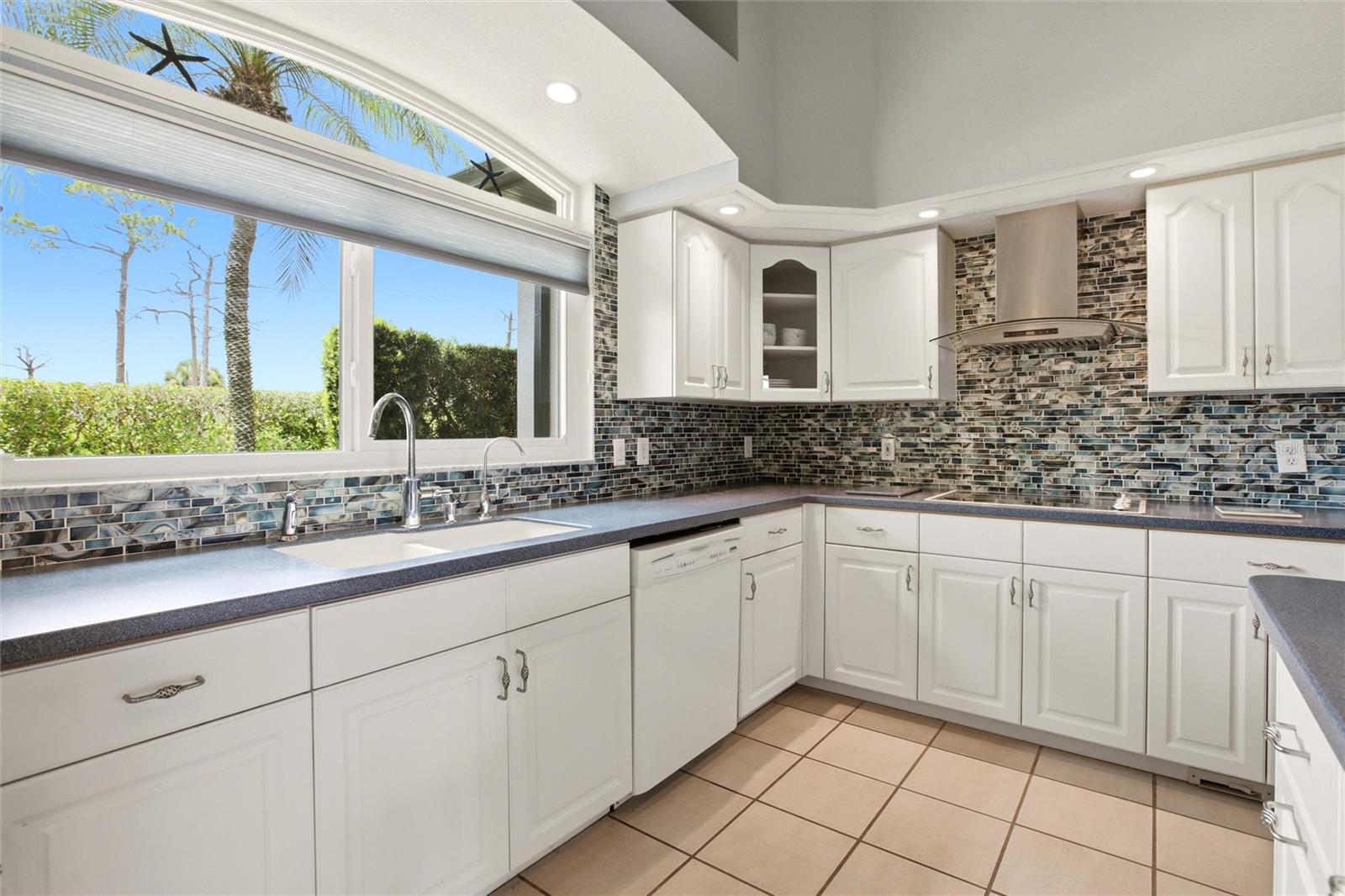 CASA DE MEADOWS - Residential