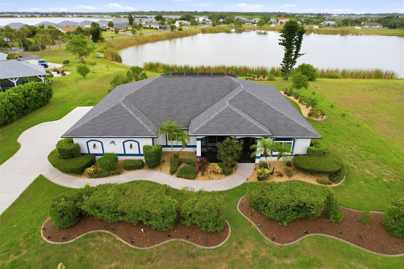 CASA DE MEADOWS - Residential