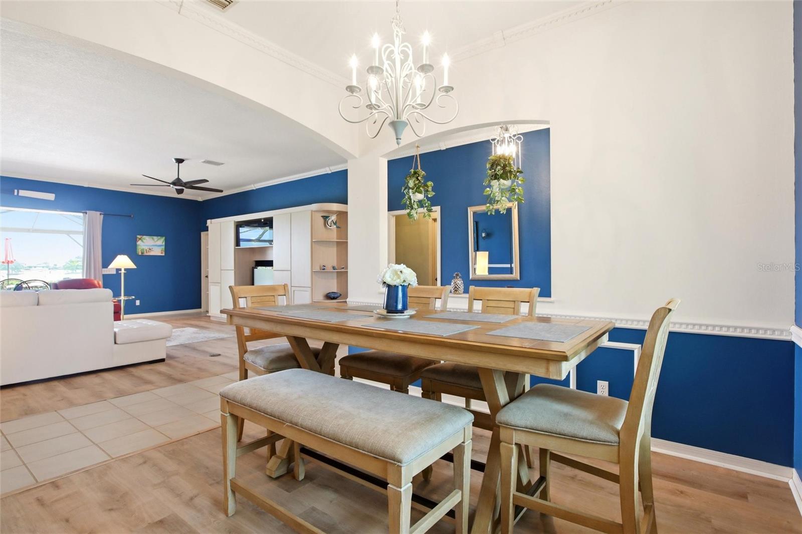 CASA DE MEADOWS - Residential
