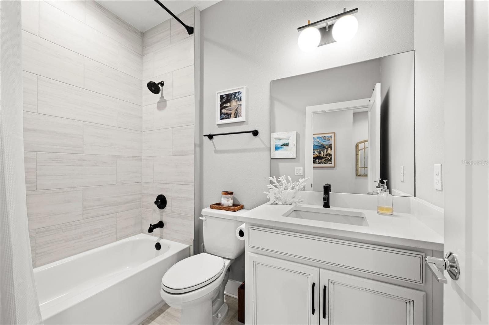 UPTOWN KENWOOD - Residential