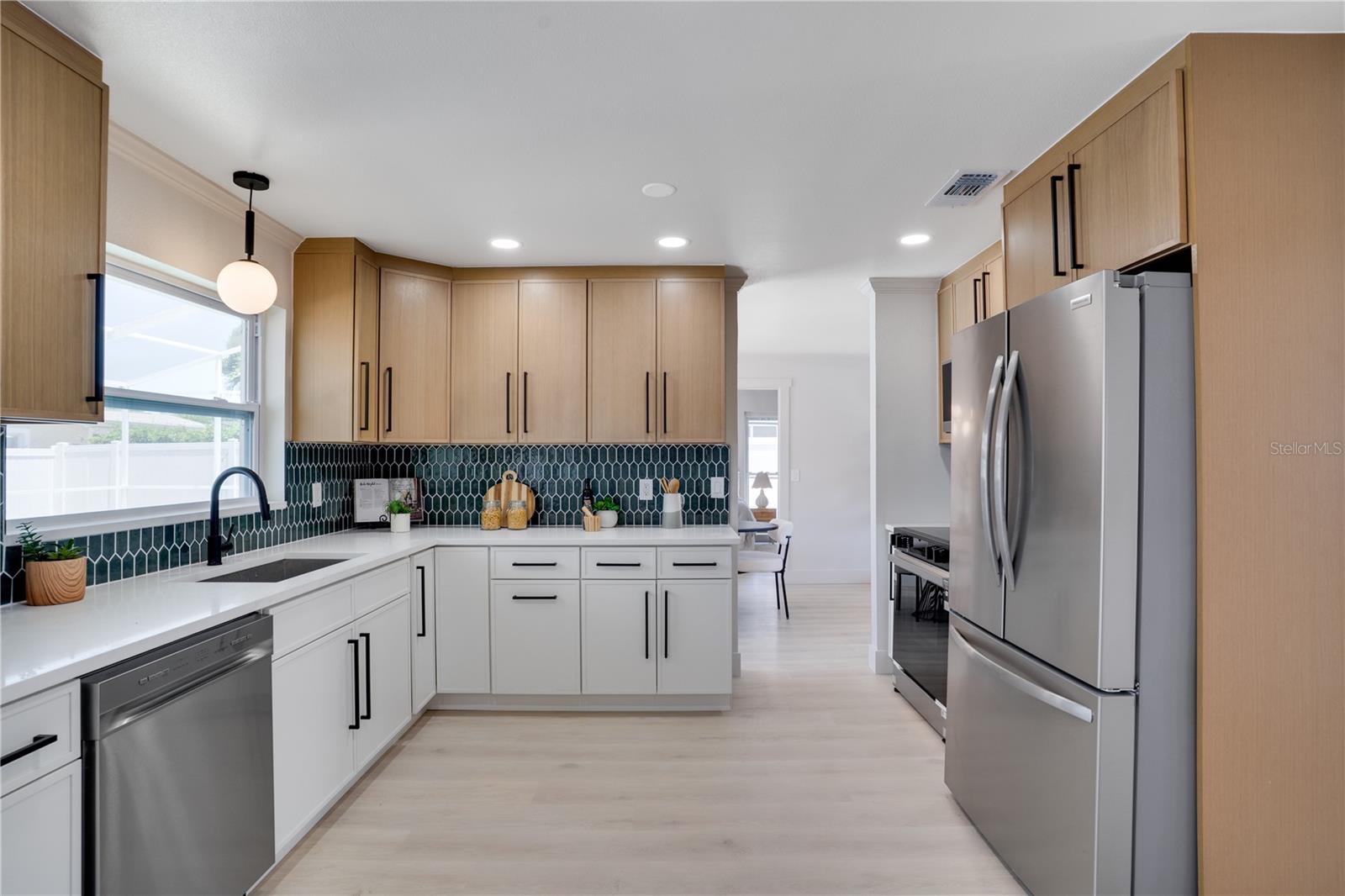HOLIDAY GROVES - Residential
