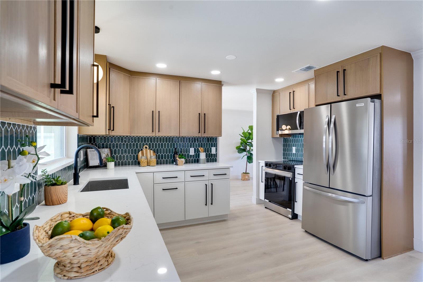 HOLIDAY GROVES - Residential
