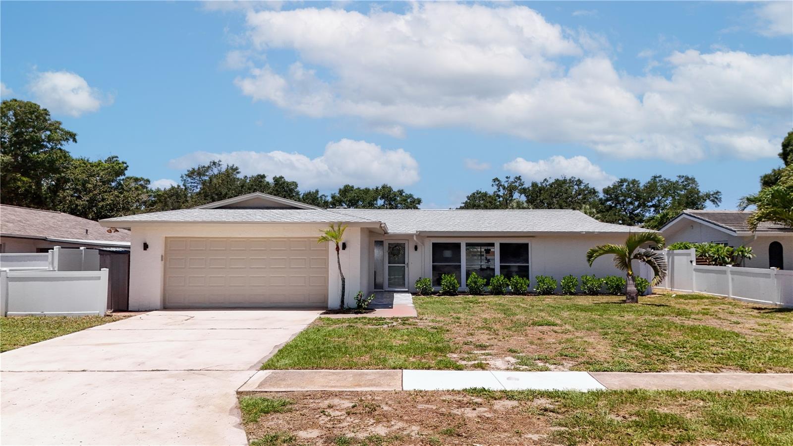 HOLIDAY GROVES - Residential