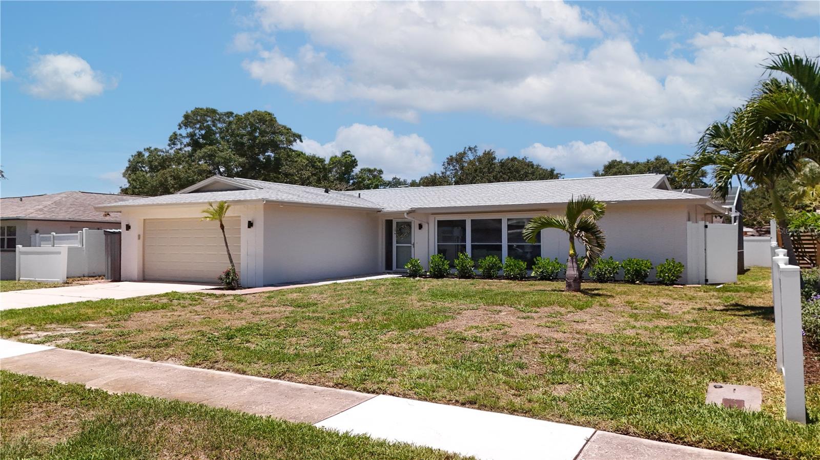 HOLIDAY GROVES - Residential