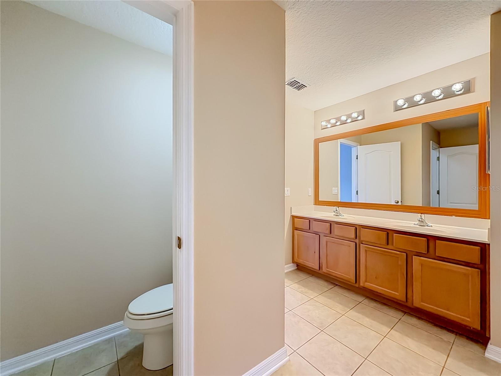 RIVERVIEW TWNHMS - Residential