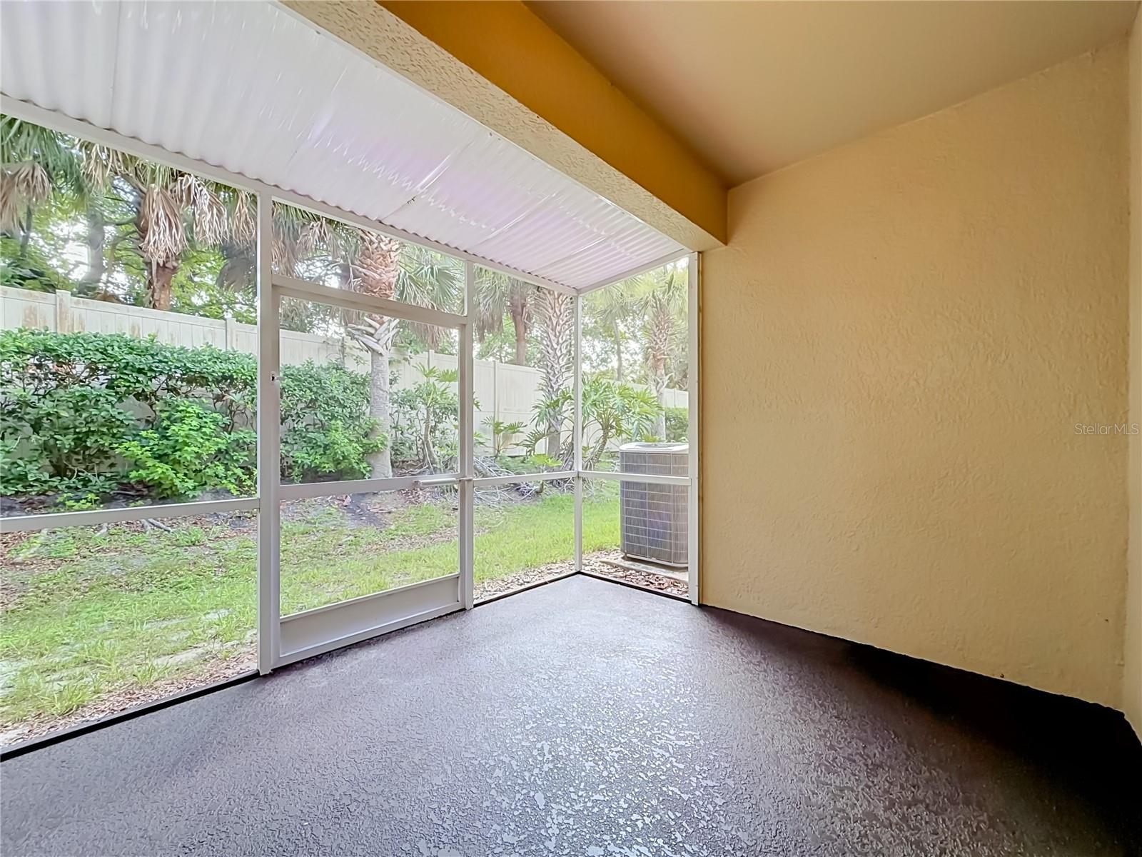 RIVERVIEW TWNHMS - Residential