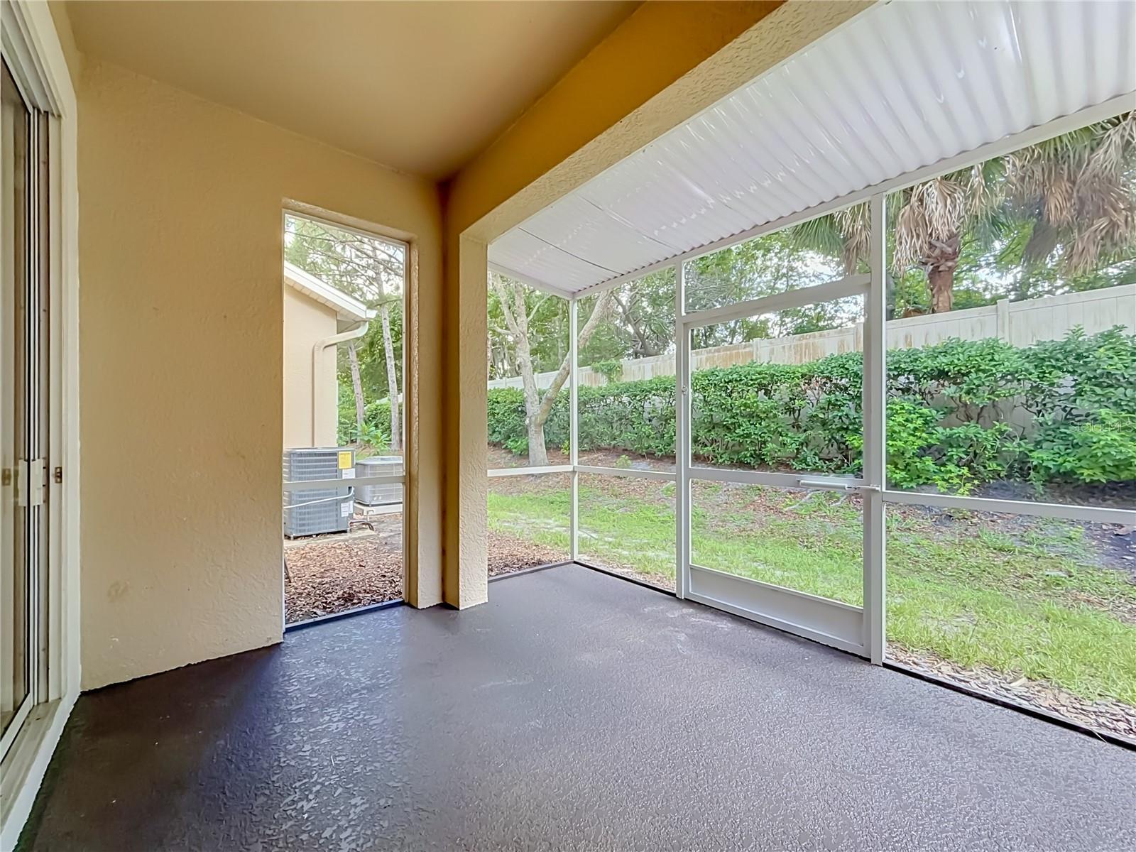 RIVERVIEW TWNHMS - Residential