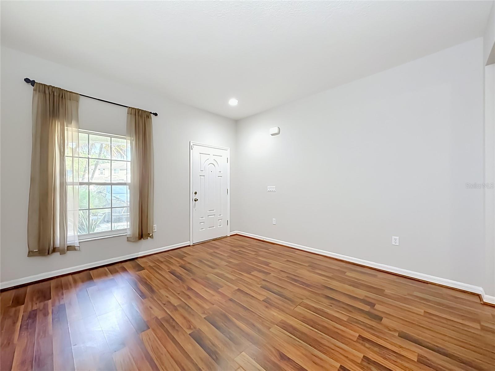 RIVERVIEW TWNHMS - Residential