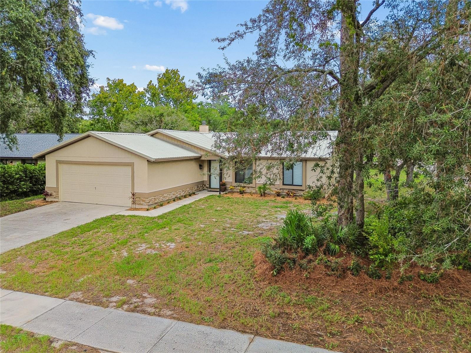 THE GLEN AT RIVER RIDGE - Residential