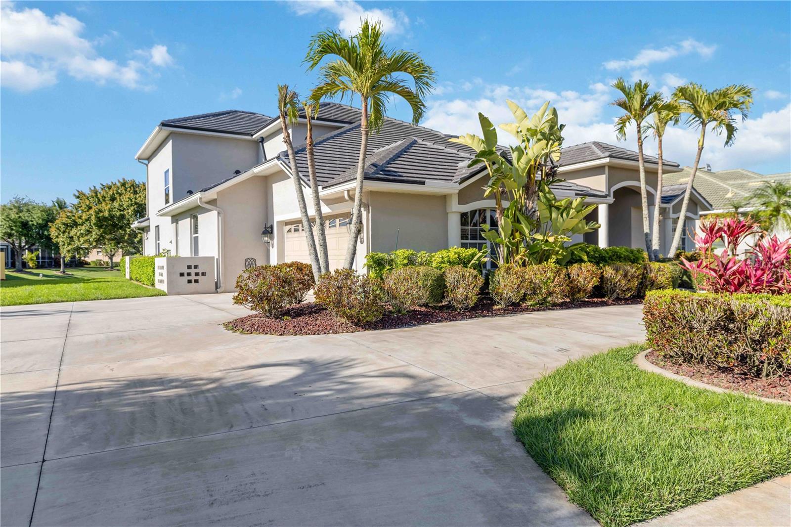 BARTON FARMS, LAUREL LAKES - Residential