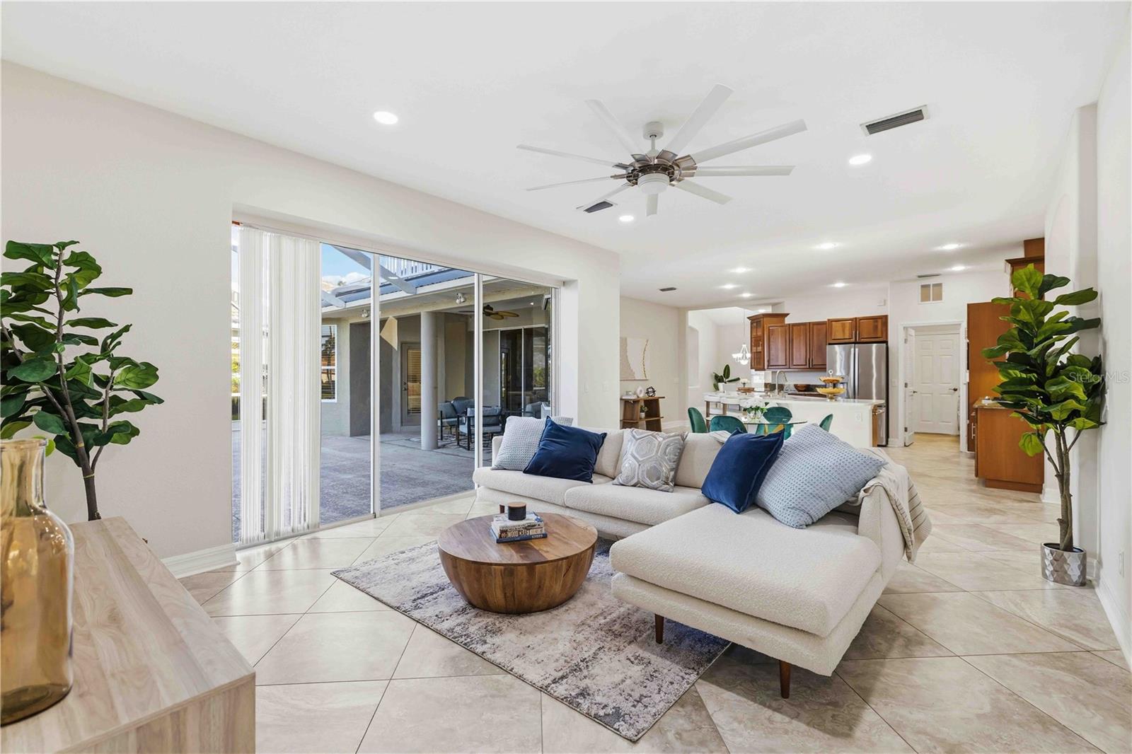 BARTON FARMS, LAUREL LAKES - Residential