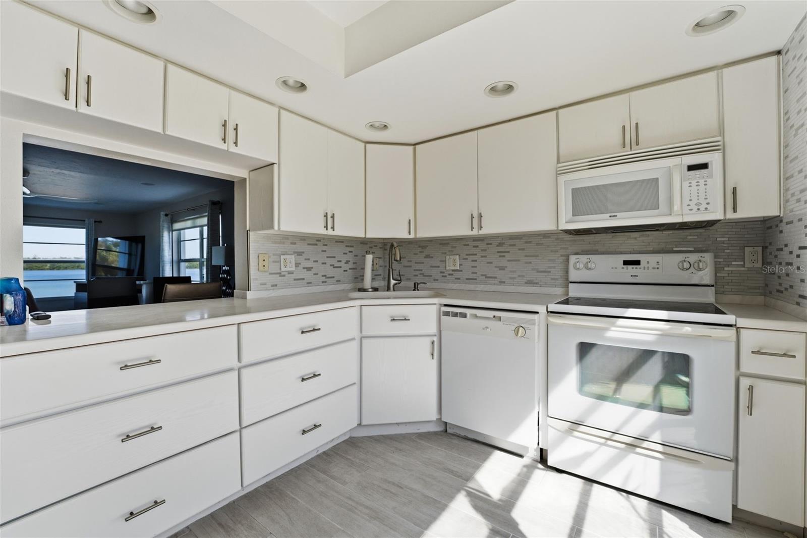 LONGBOAT HARBOUR - Residential