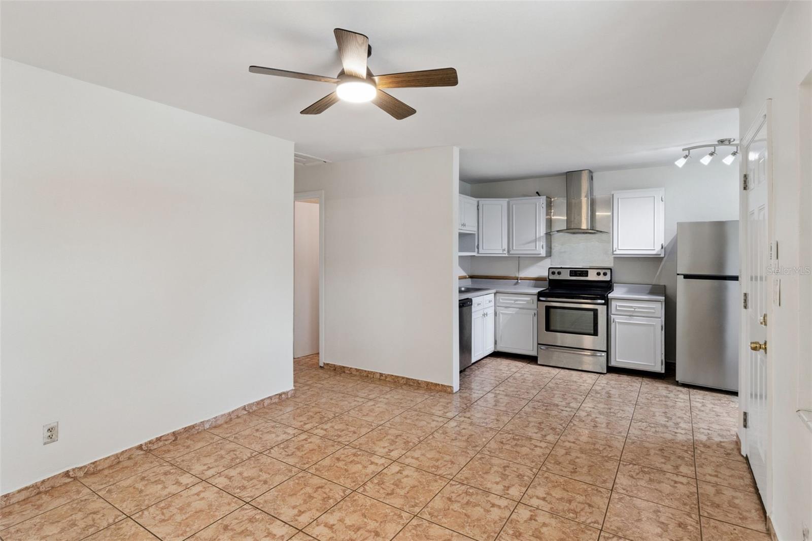 SUN RAY HOMES 03 - Residential