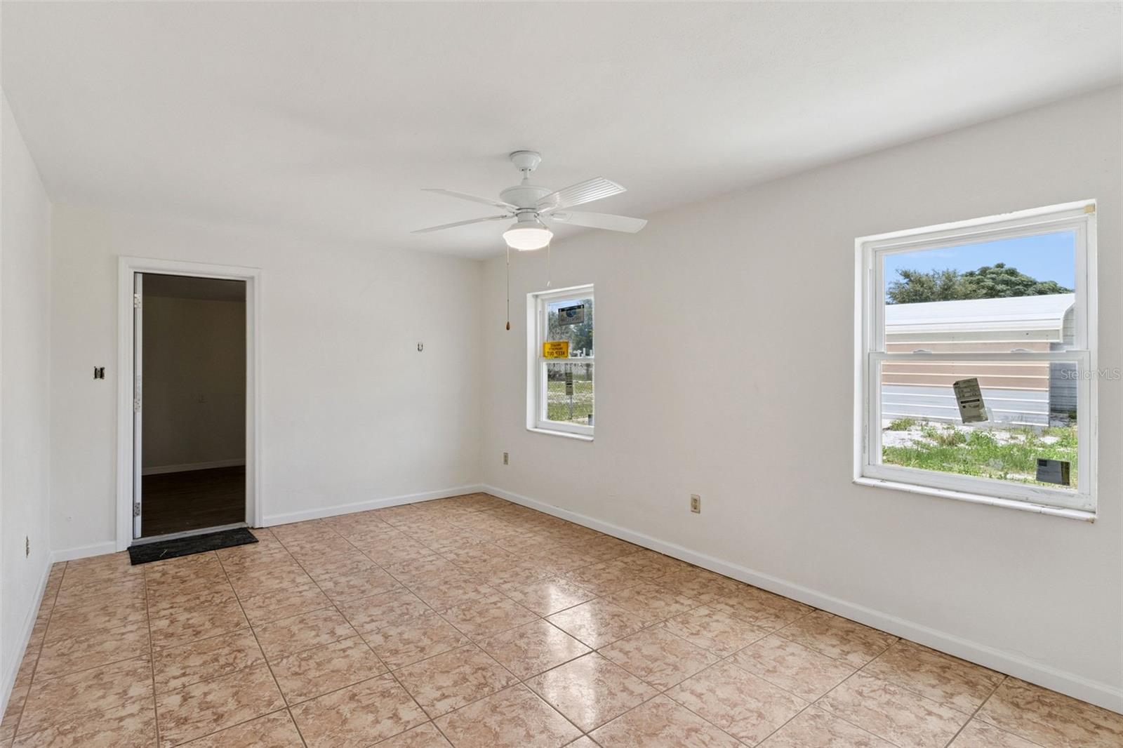 SUN RAY HOMES 03 - Residential