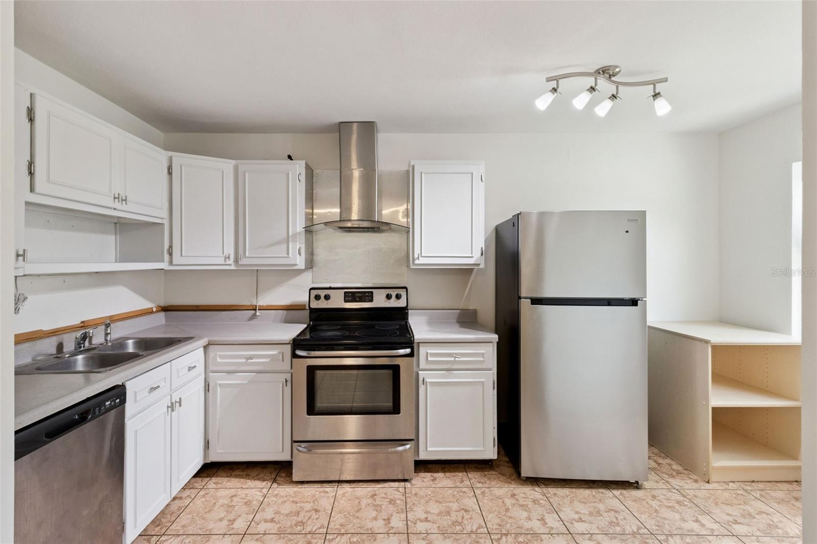 SUN RAY HOMES 03 - Residential