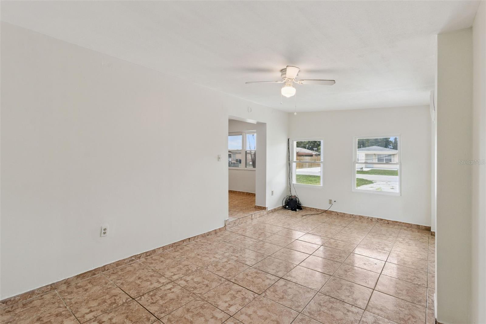 SUN RAY HOMES 03 - Residential