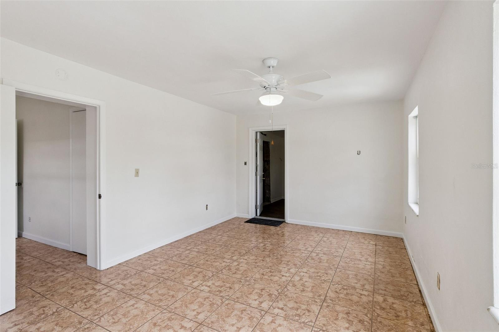 SUN RAY HOMES 03 - Residential