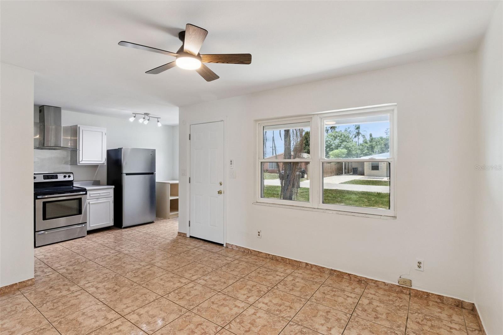 SUN RAY HOMES 03 - Residential