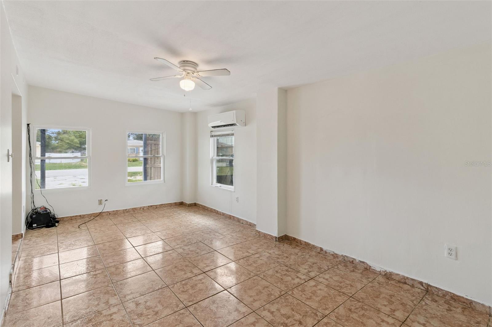 SUN RAY HOMES 03 - Residential