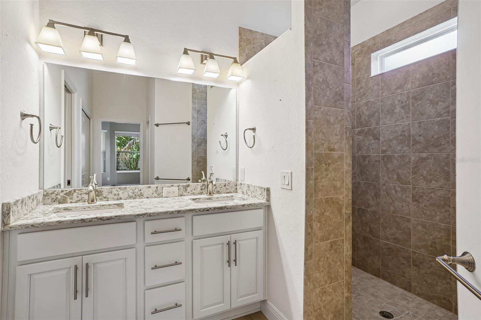 LAKESIDE LANDINGS - Residential