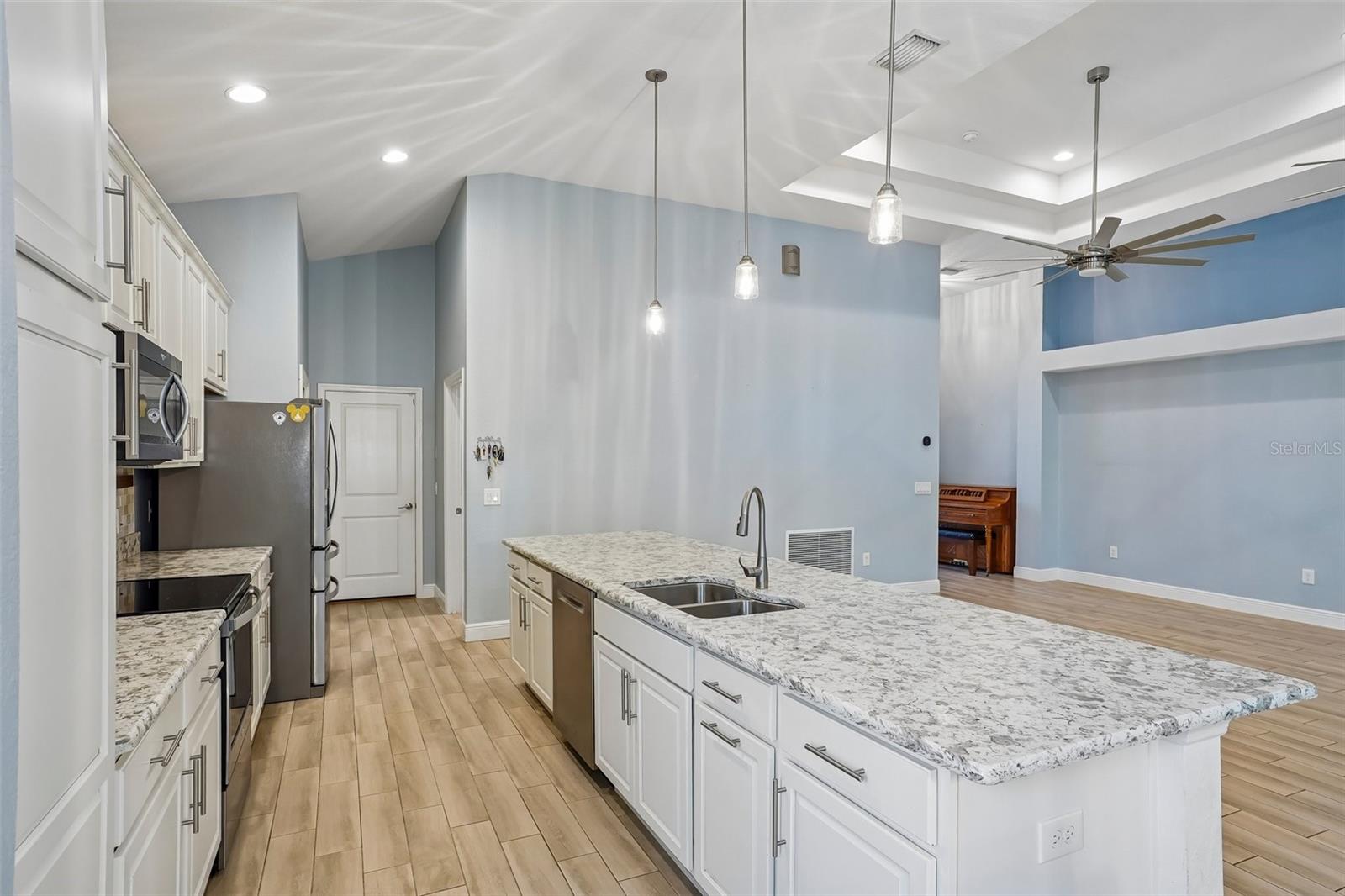 LAKESIDE LANDINGS - Residential