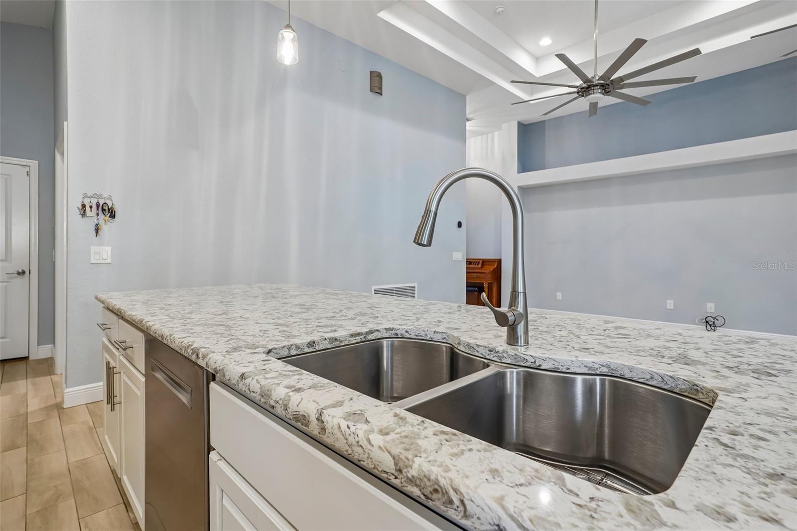 LAKESIDE LANDINGS - Residential