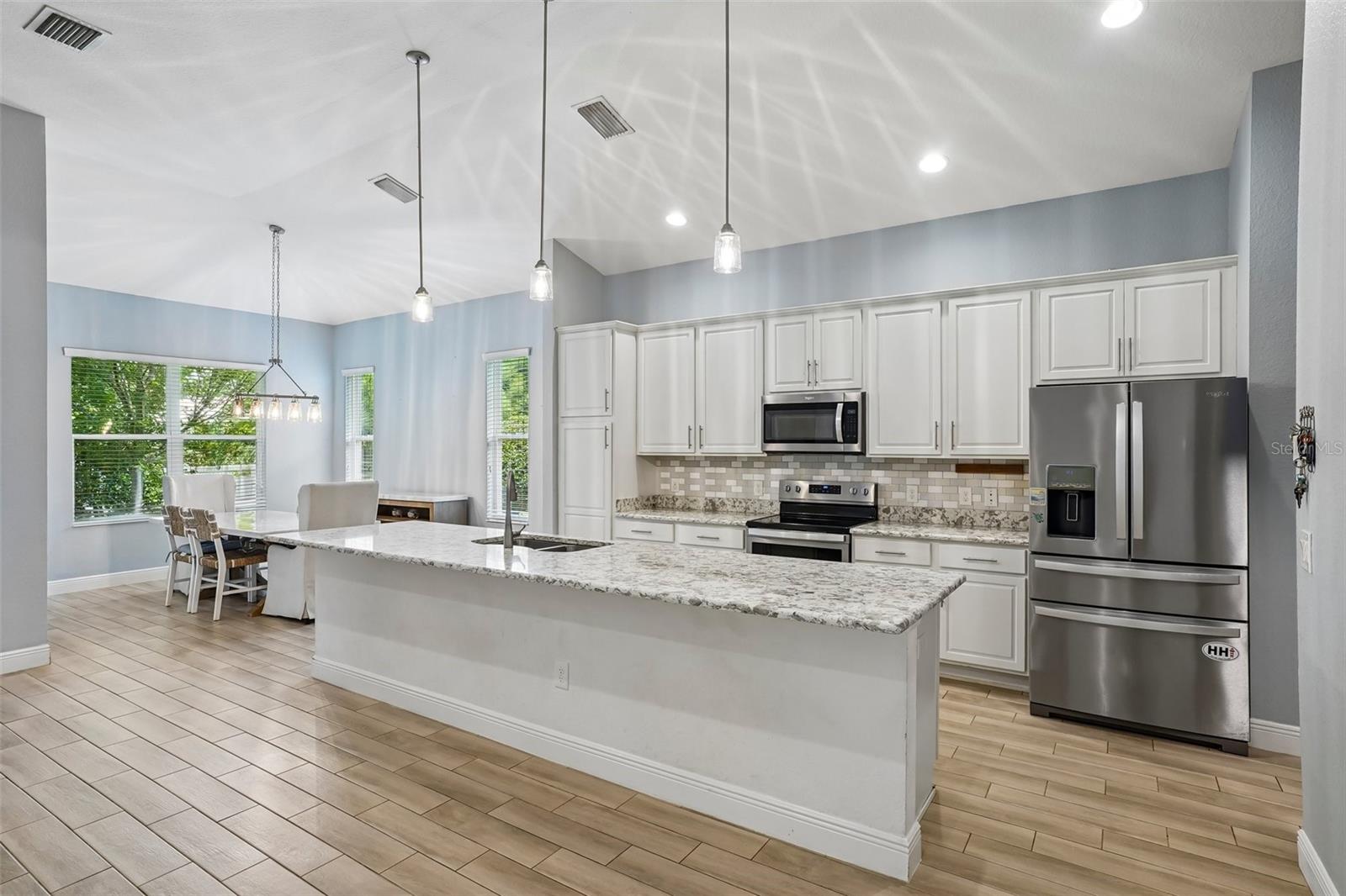 LAKESIDE LANDINGS - Residential